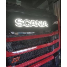 Scania inox felirat HÁTTÉRVILÁGÍTÁSSAL Fehér