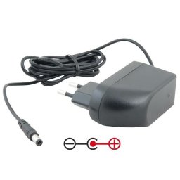 AVACOM univerzális hálózati adapter 5V 3A 15W csatlakozó 5,5mm x 2,1mm plusz pólus középen