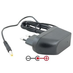 Avacom univerzális tápegység, 9 V, 2 A, 18 W, 5,5 mm × 2,1 mm-es csatlakozó, a plusz pólus középen