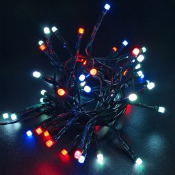 Entac Karácsonyi IP44 50 LED Füzér RGB 5,4m Leszúrható Napelemes Konzollal, IR Távirányítóval