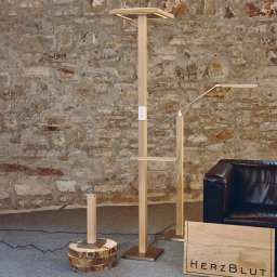 HerzBlut Leonora LED table lamp natural oak