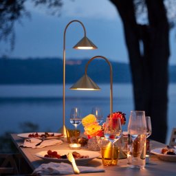 FRANDSEN LED table lamp Grasp, brass-coloured, height 47 cm