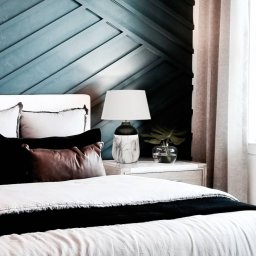 Viokef Regina table lamp, base with marble décor