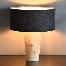LeuchtNatur Pura table lamp pine/anthracite felt