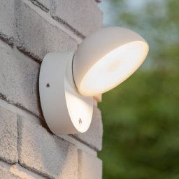 Lucide Finn LED wall light, white, metal, IP54, day/night sensor