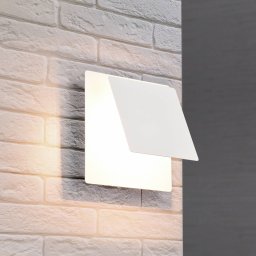 Trio Lighting LED wall light Mio, angular lens, matt white, indirect
