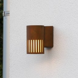 Konstsmide Pistoia outdoor wall lamp, rust-coloured, height 17 cm, metal, IP54
