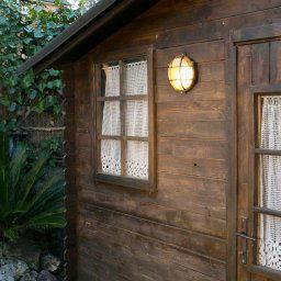 FARO BARCELONA Noray outdoor wall light, brass, Ø 19 cm, IP44