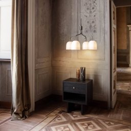 GUBI Howard 4-bulb chandelier Ø 66 cm gunmetal/white