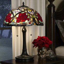 QUOIZEL Larissa table lamp in a Tiffany style