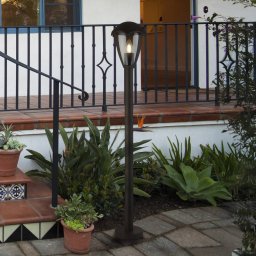 Searchlight Bluebell path light, IP44, black, height 97 cm, metal