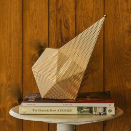 Gubi LED battery-powered table lamp Bagdad, white, height 36 cm, steel