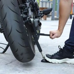 DUOBEISI Cavalletto per ruota per risparmio di manodopera per moto Cavalletto per sollevatore di ruote universale Supporto laterale Telaio di sollevamento per forcellone per la maggior parte delle motociclette