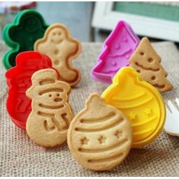 Albero di Natale Biscottino Gingerbread Pupazzo di neve e Pallina dell'albero. Set 4 Stampi espulsione Tagliapasta.