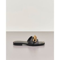 Visonà Sandali neri in pelle martellata con catena dorata applicata sulla fascia