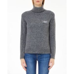 Liujo Maglia in misto lana e alpaca bouclè grigio melange con collo alto ed etichetta logo cucita sul petto