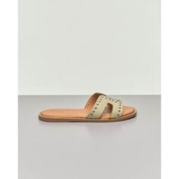 Nina Ciabattina in pelle color cuoio con fascetta verde con borchie e cut out laterali