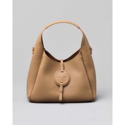 Visonà Hobo bag in pelle martellata color cammello con medaglia frontale logata e pochette in suede