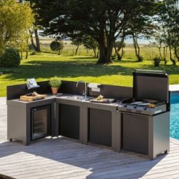 Cucina da esterno angolare con plancha, lavello rettangolare e frigo Enò
