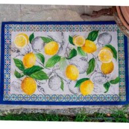 Tessitura Toscana Telerie Tappeto Cetara a fantasia limoni e bordo blu 52x80
