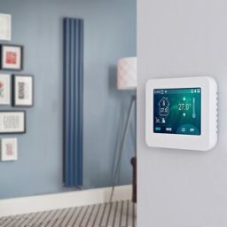 HudsonReed Radiatore Elettrico di Design Verticale Blu (Deep Sea Blu) - Pannello Singolo - 1600mm x 236mm - con Termostato Wi-Fi Touchscreen & Copri Cavo - Revive