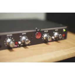 TRP2 Original Ribbon Mic Pre con P48