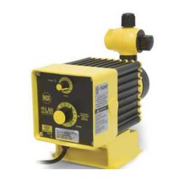 C121-368NI Bomba dosificadora 4 Gph 100 Psi Cabezal PVC Ajuste Control Manual 2 perillas