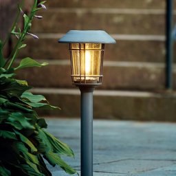 Solar priklamp avenue met warm wit licht