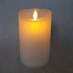 Elegante Medium LED-Pillar Kaars