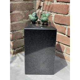 Granieten Assokkel met 2 Groenbronzen Mussen (2.3 liter)
