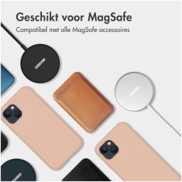 Accezz Liquid Silicone Backcover met MagSafe voor Samsung Galaxy S25 Ultra Telefoonhoesje Roze