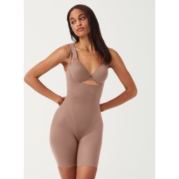 SPANX- Maat M - Thinstincts 2.0 Open-bust Mid Thigh Bodysuit | Kleur Café au Lait (Dark Nude)