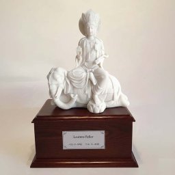 Vrouwelijke Boeddha Urn Kwan Yin op Olifant (Hardhouten Asbox van 2.4 of 3 liter)