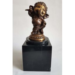 Baby Ganesh Dierenurn - Beeld op Zwartmarmer Assokkel (0.3 liter)