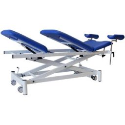 Marquesa elétrica ginecológica de três corpos, ideal para especialidades médicas, Kinefis Explore: com estrutura de perfil de aço soldado, rodas escamoteables, respaldo regulable, perneras e orifício facial