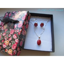 Set cercei şi pandantiv argint cu jad de munte roşu oval