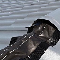 Bandă Ventilare Coamă GEO VENT 15 cm x 5 m pentru Țiglă Metalică Etanșare și Aerisire