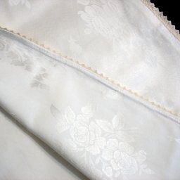 Fata de masa de damasc 220x140 cu 2 parti, cu dantela aplicata, Ivory Flowers