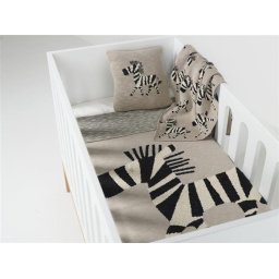 Paturica crosetata pentru casa si excursii 80 x 65 cm Zebra
