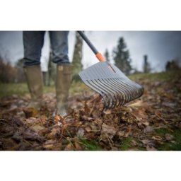 Grebla frunze cu coada Fiskars Solid L