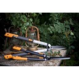 Foarfeca telescopica pentru gard viu Fiskars HS86