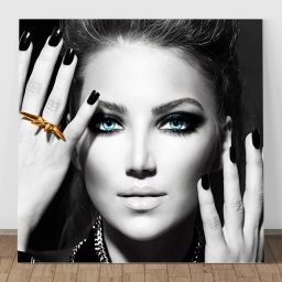 Tablou Canvas Fata cu Ochii Albastri BGM3 (Optiuni Tablou: 140x140cm)