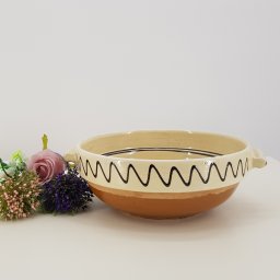 Castron traditional cu manere din ceramica de corund