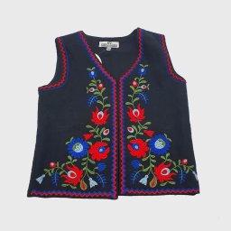 Vesta traditionala fetita Doina 2