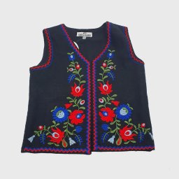 Vesta traditionala fetita Doina 2