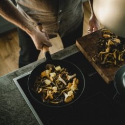 Tigaie din fonta Fiskars Norden, 28 cm