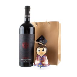 Pachet cadou clopoțel românaș pictat manual și vin roșu marca Averești