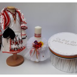 Set Traditional Botez - Costumas fetita Cutie pentru trusou Lumanare 3