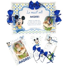 Set mot Baby Mickey Mouse, 7 piese, personalizat, din lemn, cu fundite albastre si ornamente multicolore DSPH102003