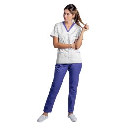 Costum medical cu elastan format din bluza alb cu paspol mov si pantaloni mov cu elastic